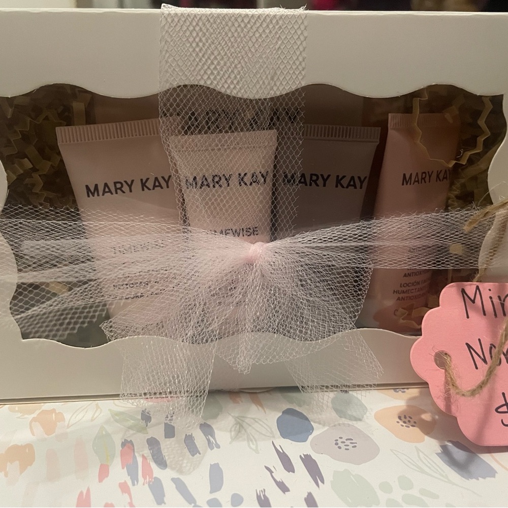 Mary Kay Mini Miracle Set in Normal to Dry Formula